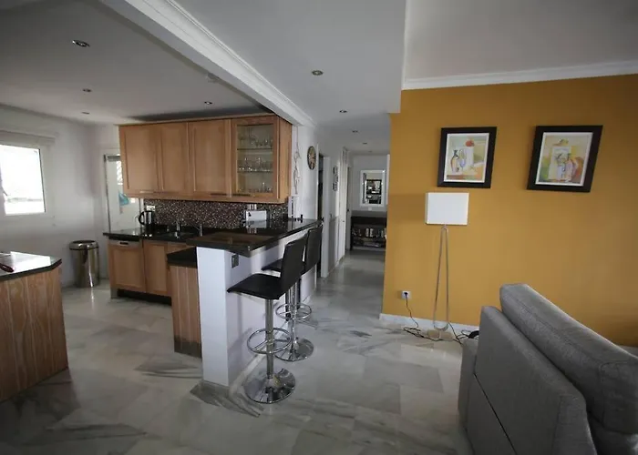 Lägenhet Stylish, Spacious With Sea View Marbella