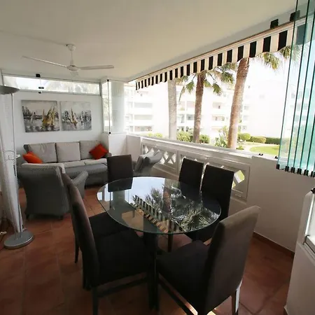 Stylish, Spacious With Sea View Lägenhet