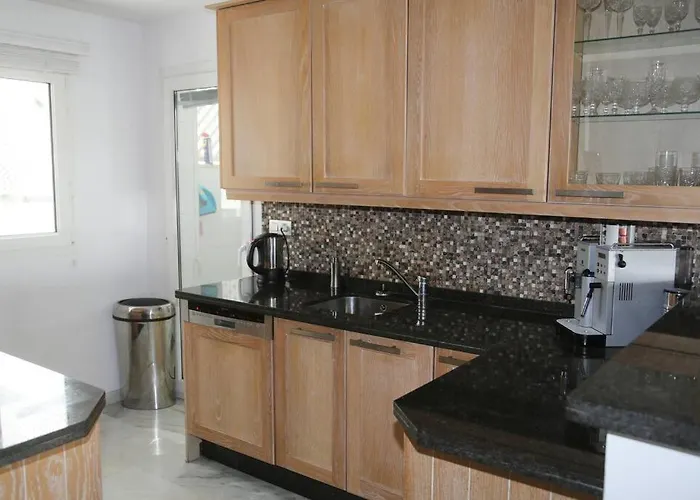 Stylish, Spacious With Sea View *